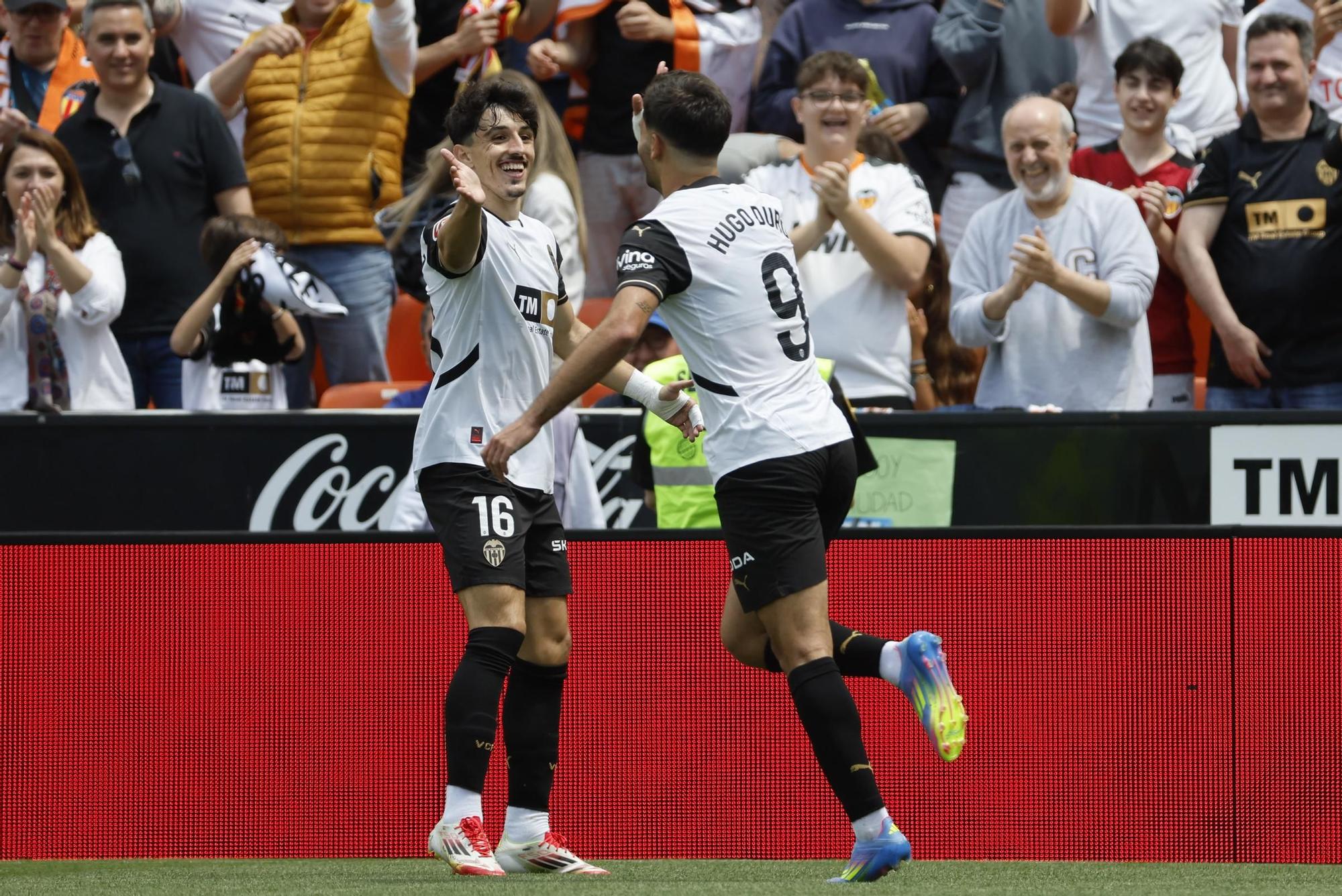 3-0. El Valencia acaba con el Getafe, sella la permanencia y mira a Europa