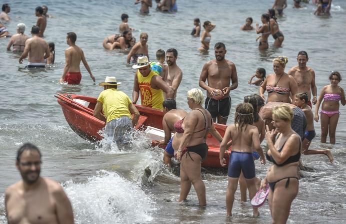 20/08/2017 MELENARA, TELDE.  Varada del Pescado en Melenara. Un grupo de señoras ataviadas de pescadoras representaron la venta tradicional del pescado por la playa de Melenara. FOTO: J. PÉREZ CURBELO