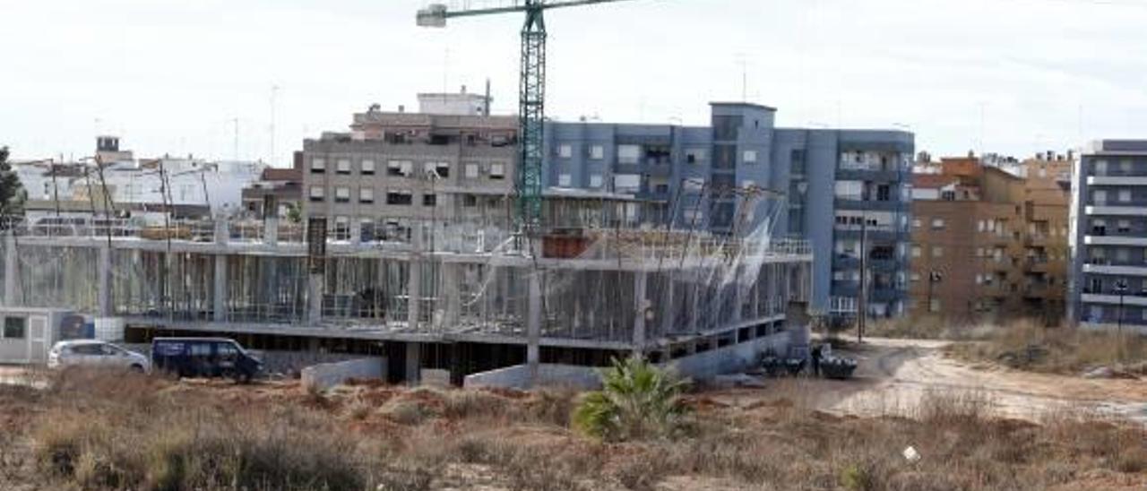 Estado de las obras del futuro retén de Alzira, en una imagen de ayer.