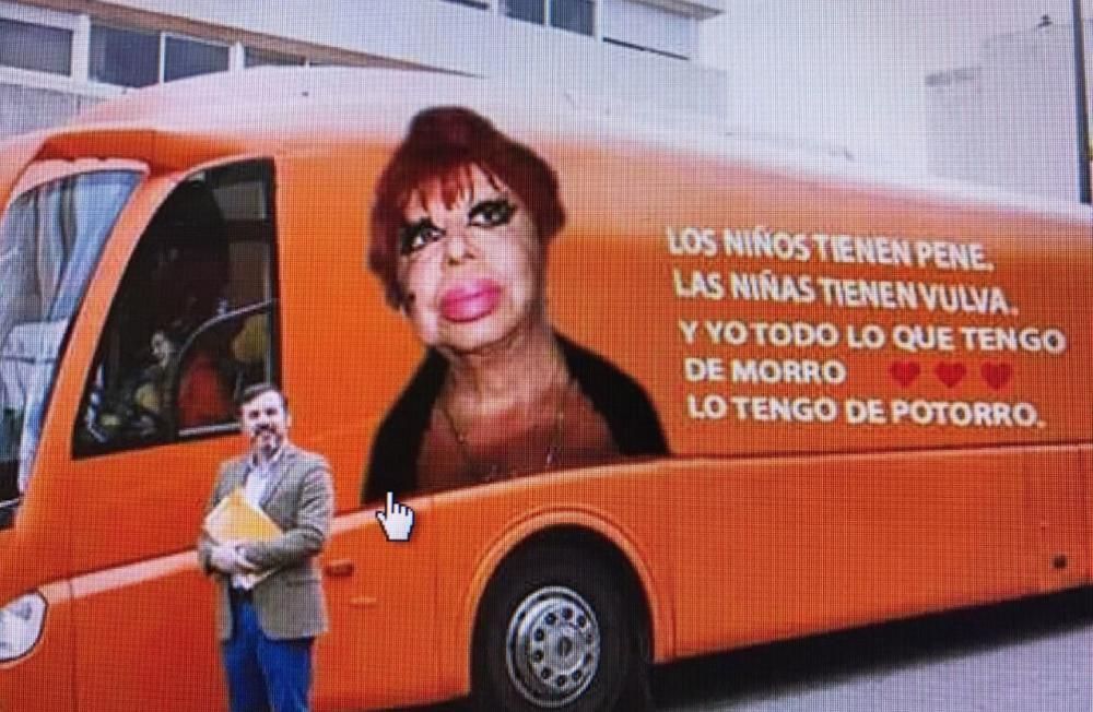 Las críticas al vehículo transfóbico del colectivo ultracatólico corren en forma de humor por las redes sociales.