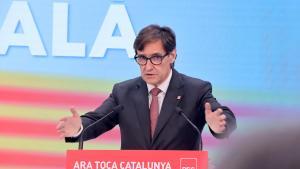 El líder del PSC, Salvador Illa, este martes en la sede del partido en unas jornadas de debate sobre el catalán