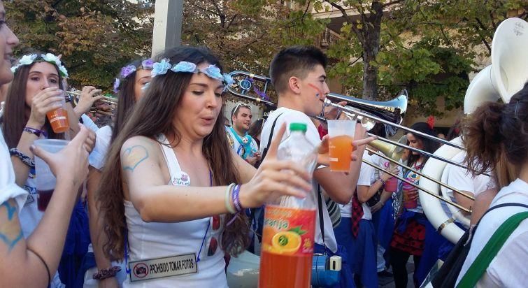 Las peñas se ponen en marcha / en directo con imágenes