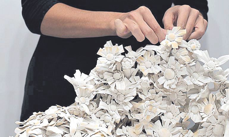 En imágenes: Exposición de cerámica floral de Noemí Iglesias en el museo Thyssen