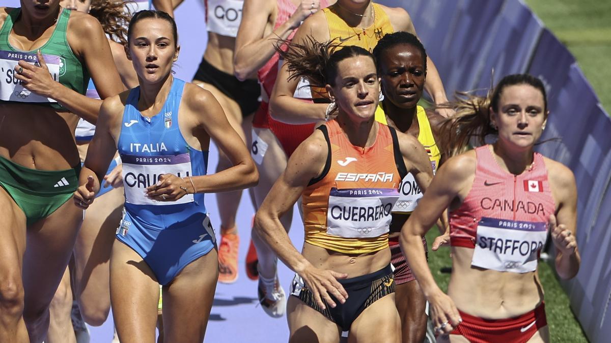 La atleta española Esther Guerrero durante su serie de repesca de los 1500m femeninos de los Juegos Olímpicos de París 2024