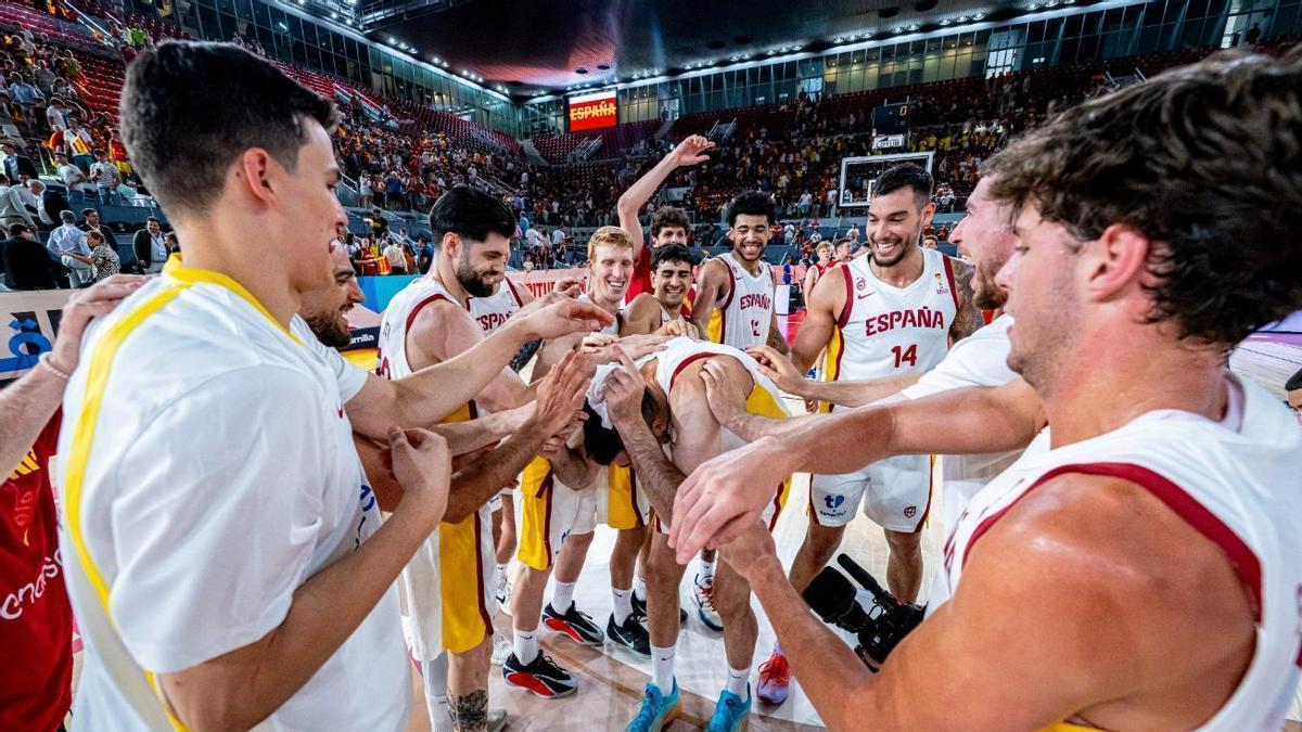 Chus Mateo, orgulloso de sus jugadores tras la victoria aplastante contra Dinamarca