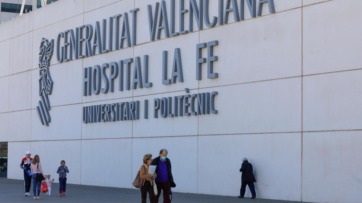 El agredido permanece ingresado en el Hospital La Fe de València.