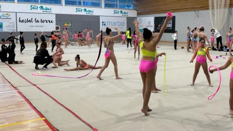 La gimnasia rítmica de Ibiza se pone a tono para competir