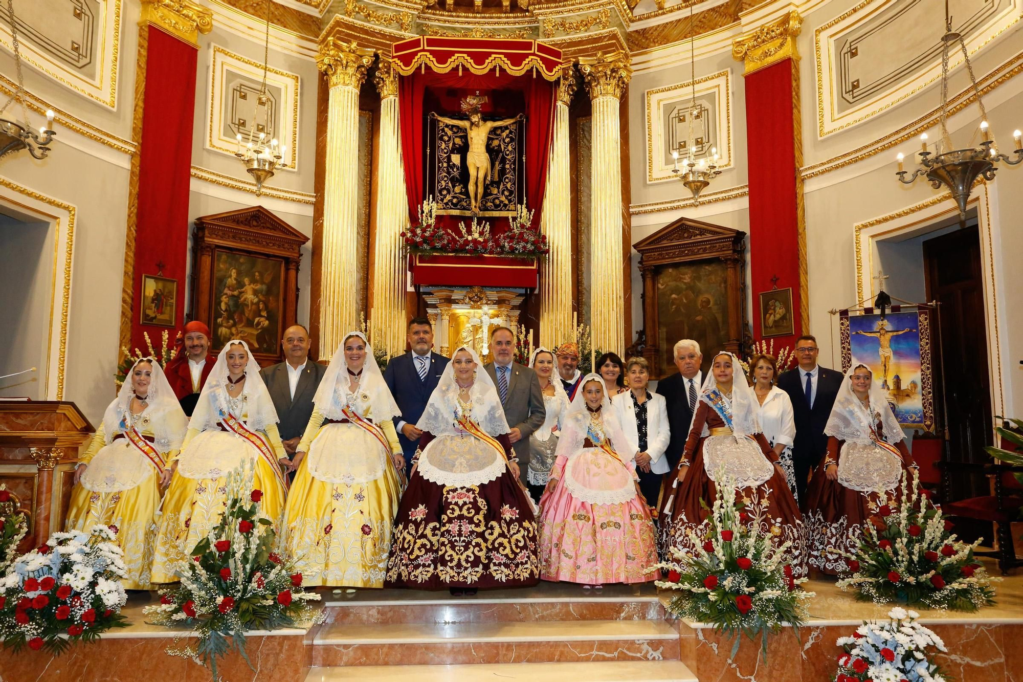Las mejores imágenes en la Ofrenda al Cristo de la Paz de Sant Joan