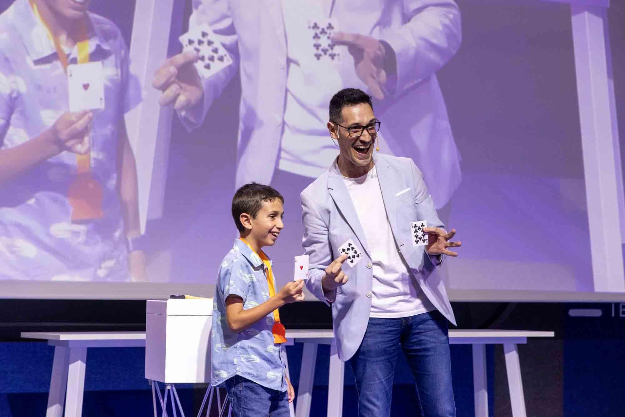 Entrega de premios del concurso infantil de relatos cortos "Cuéntame un cuento para comer" en el Club INFORMACIÓN organizado por COES