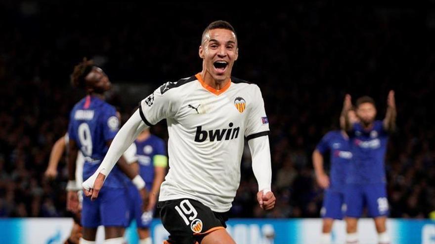 Rodrigo y Cillessen enrabietan al Valencia en Stamford Bridge (0-1)