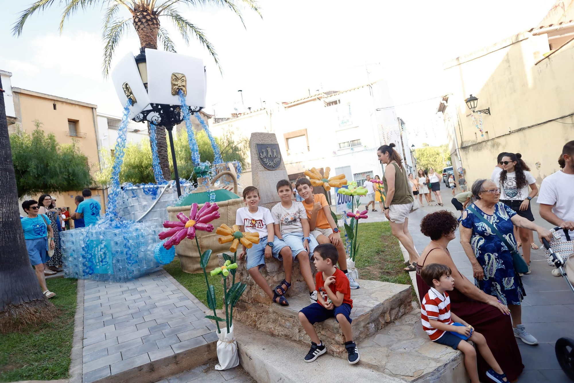 Les Festes de l’Aigua exhiben la creatividad de los monumentos de los cuatro sectores de Cabanes
