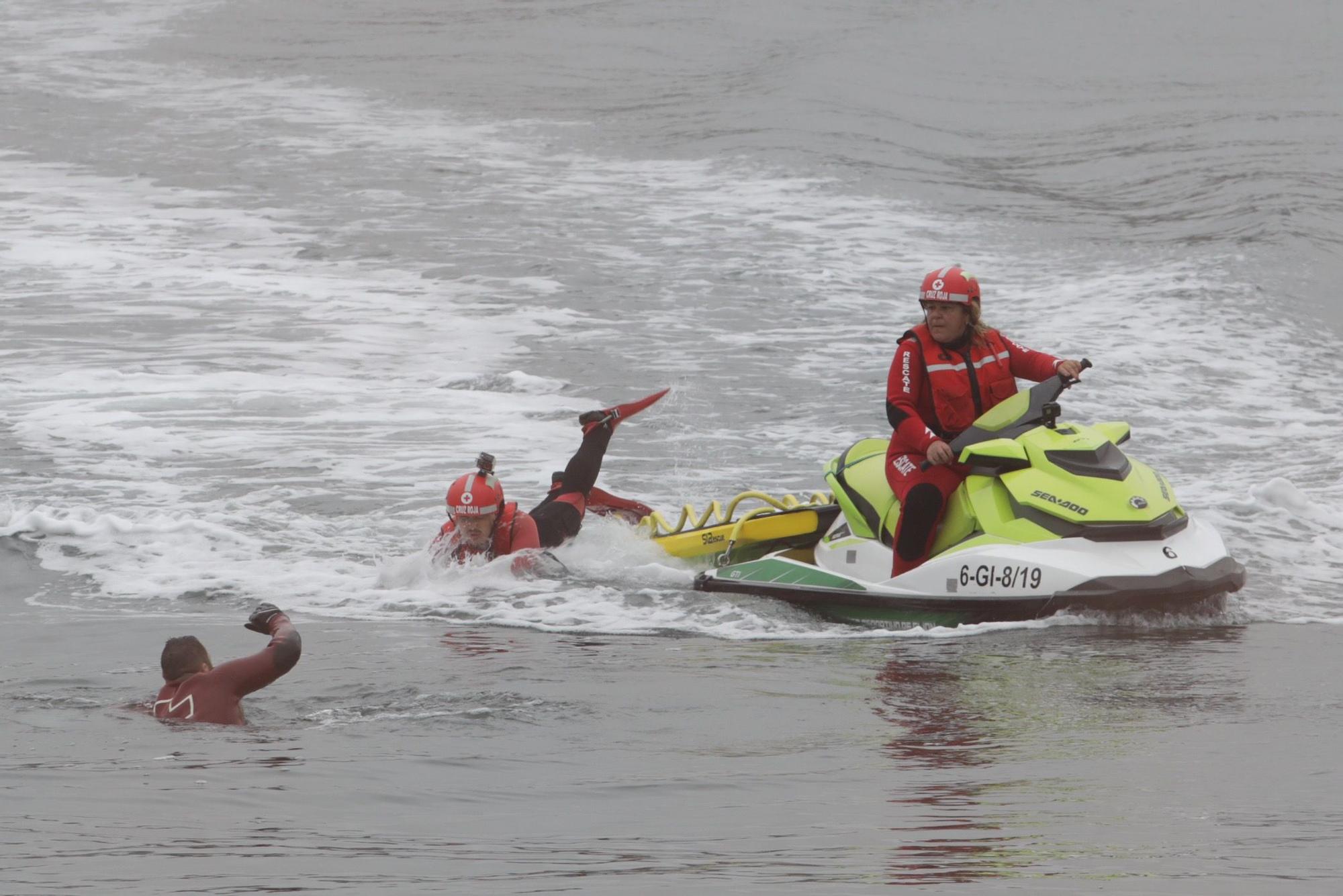 En imágenes: Jornada náutica con deporte y simulacro de rescate en el puerto deportivo de Gijón