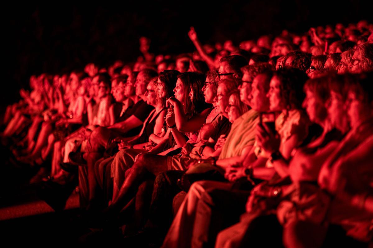 Ambient i concert de Joan Dausà al Palau Firal de Manresa en el festival Camins