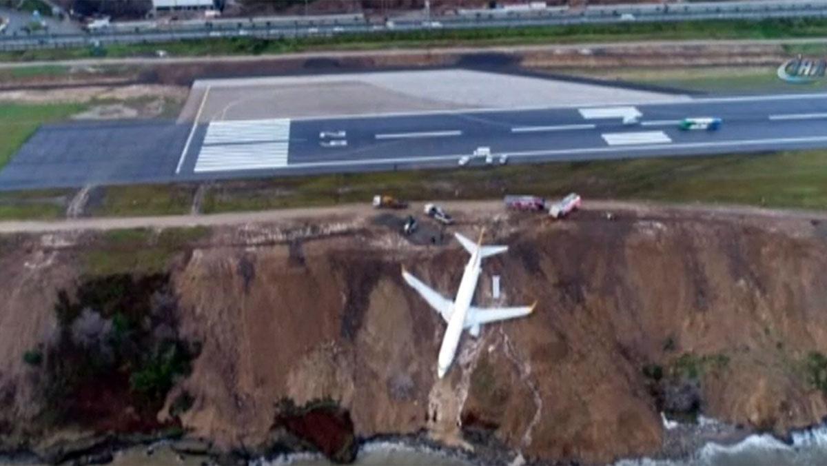 Un avió queda a escassos metres del mar després de fer un aterratge d’emergència a Turquia.