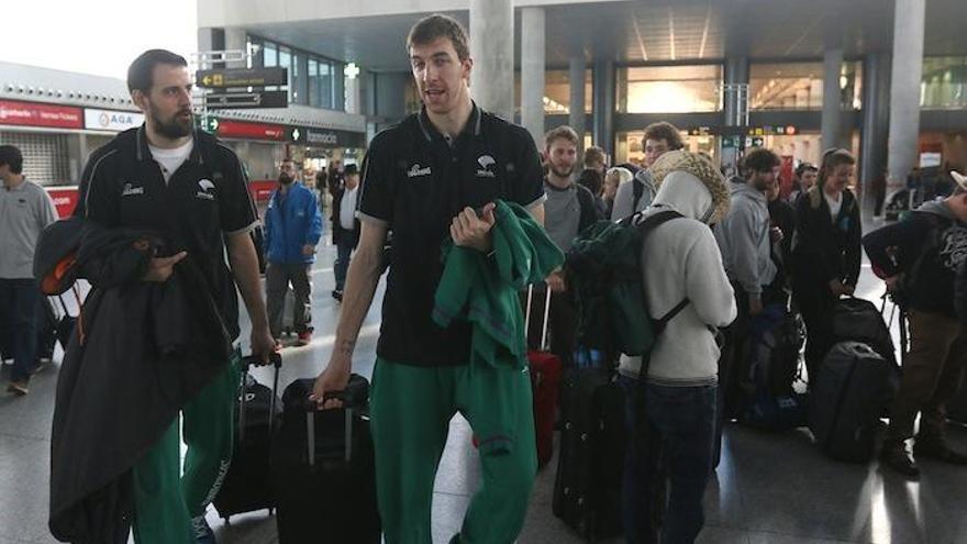 Germán Gabriel y Fran Vázquez, en el aeropuerto.