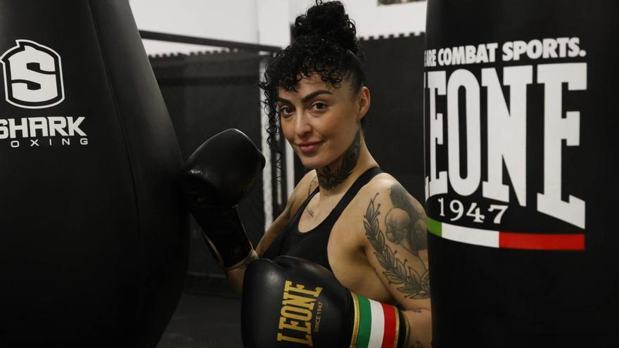 Miner "La Espartana" Gutiérrez, ayer, en su gimnasio, en Gijón. | ÁNGEL GONZÁLEZ