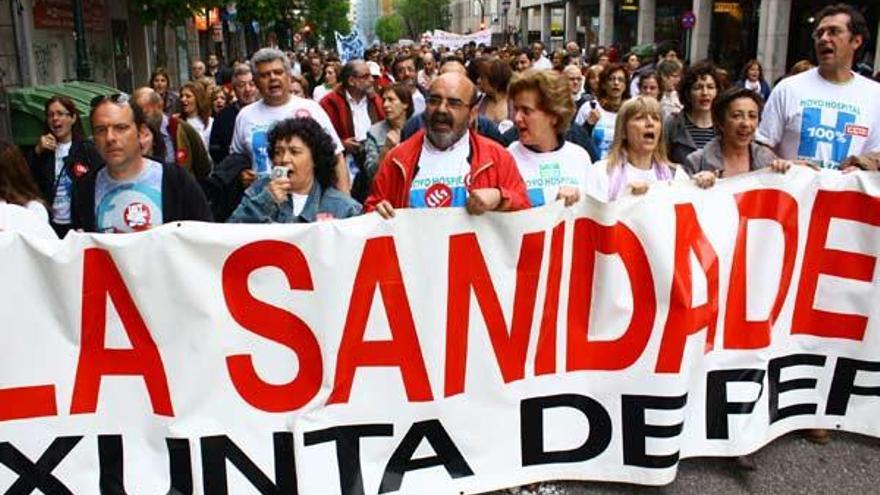 Un momento de la manifestación de sanitarios, que bajó por la Gran Vía.