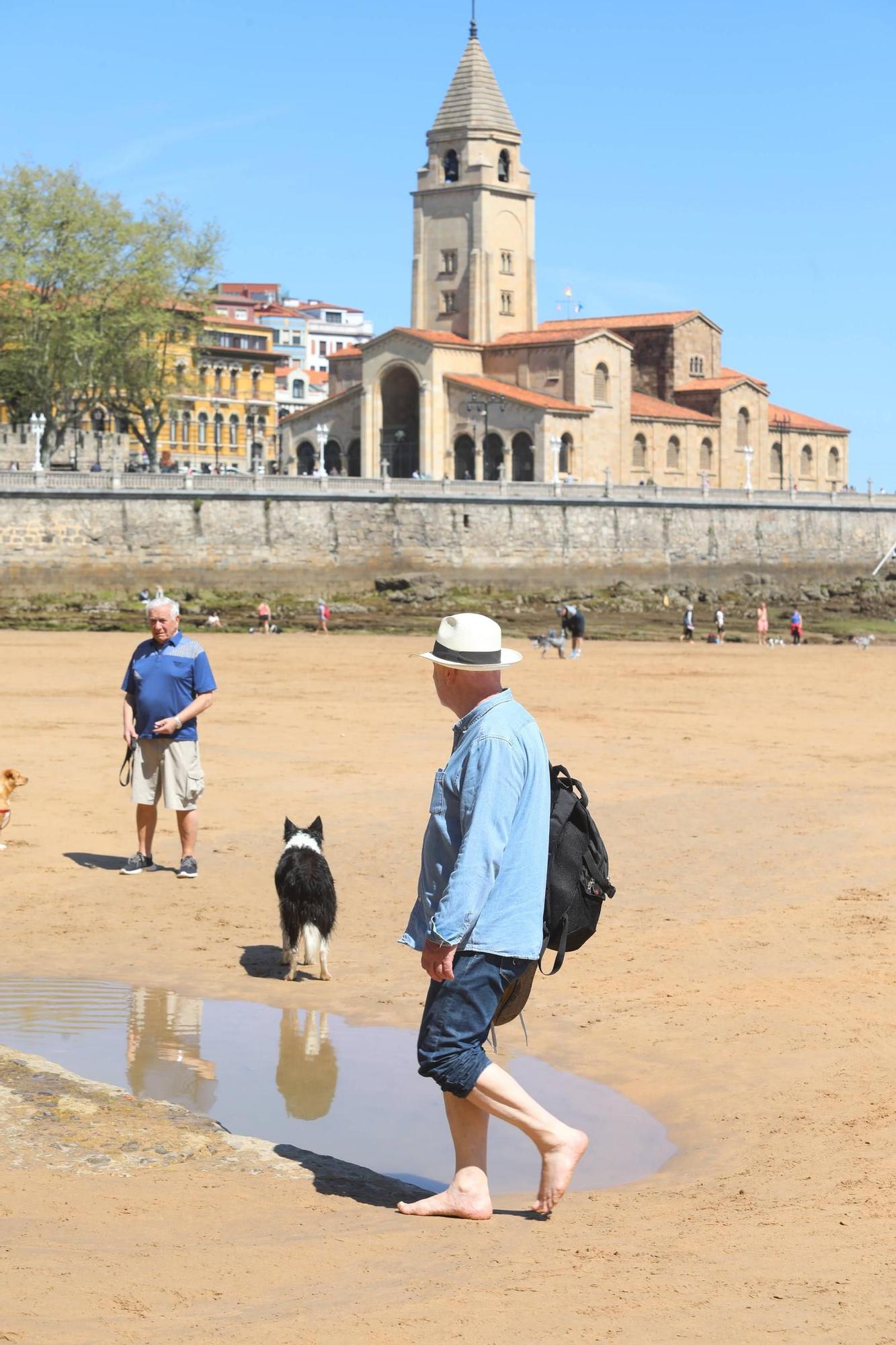La primavera adquiere tintes veraniegos en Asturias: así fue la jornada de calor en Gijón