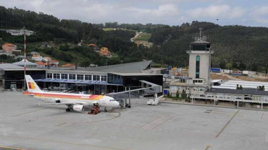 Imagen de la terminal del aeropuerto de Alvedro. / víctor echave