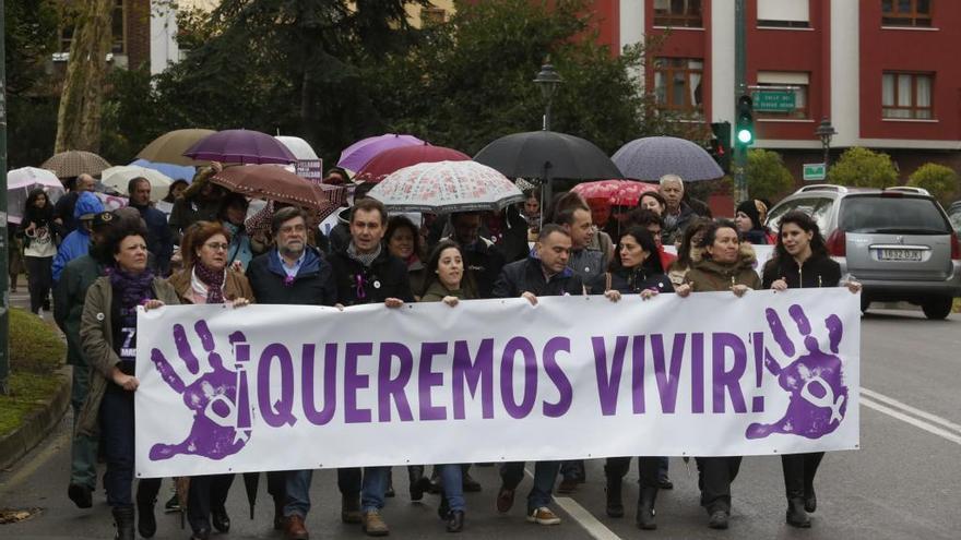 Asistentes a la marcha comarcal contra la violencia de género celebrada en 2015