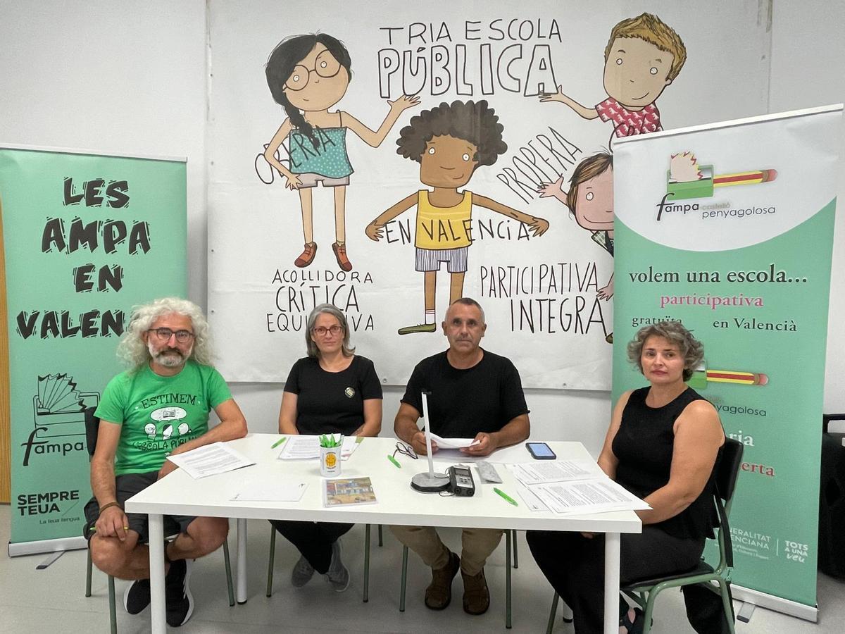 (De i. a d.) Suso Monforte, Raquel Estall, Josep Albiol y Lorena Forner, en la sede de FAPA Castelló.