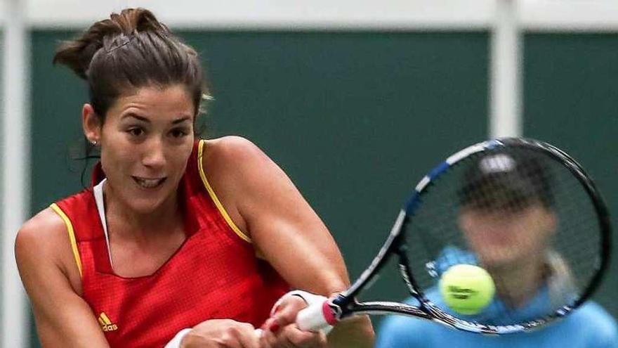 Muguruza, en acción en su partido ante Strycova. // M. Divisek