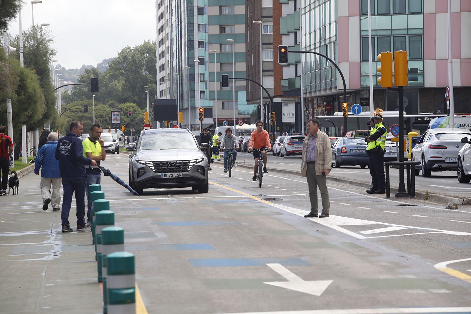 En imágenes: así ha sido la reapertura al tráfico del "cascayu" de Gijón