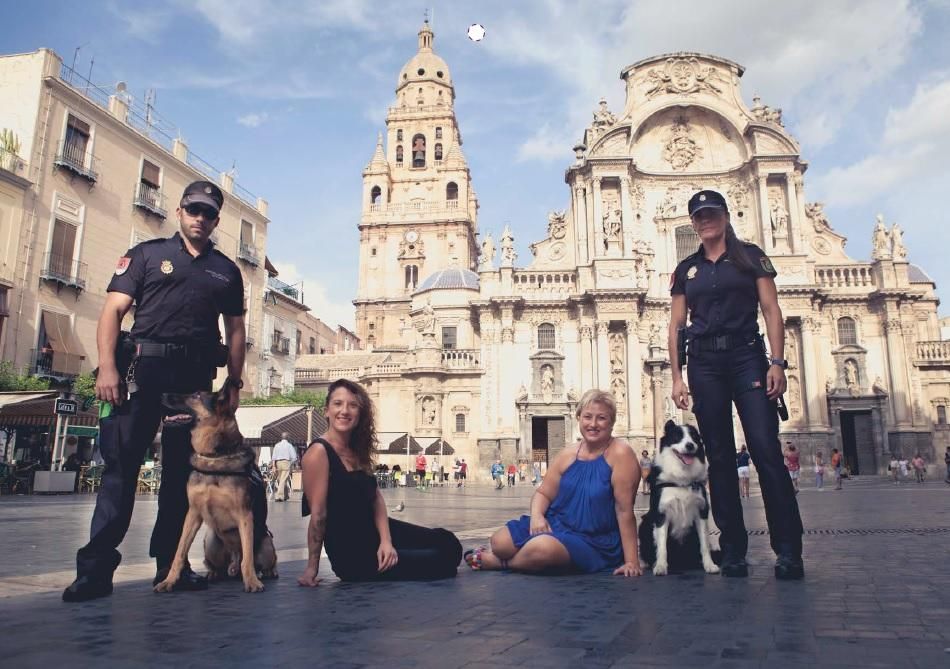 Calendario solidario de la Policía Nacional y AECC