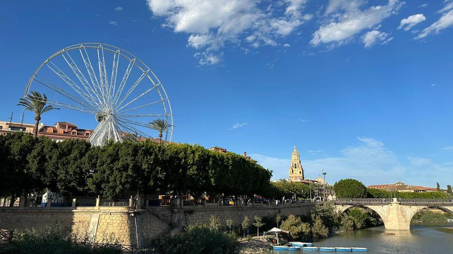 Luces, música y fuegos artificiales para inaugurar la gran noria panorámica de Murcia