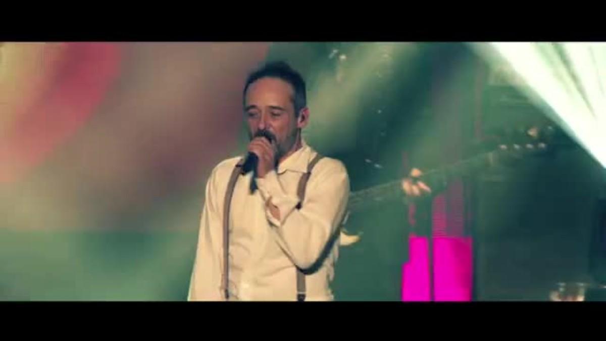 Love of Lesbian estrena el videoclip del tema ’Belice’, primer single adelanto de su nuevo disco en directo ’El Gran Truco Final’.