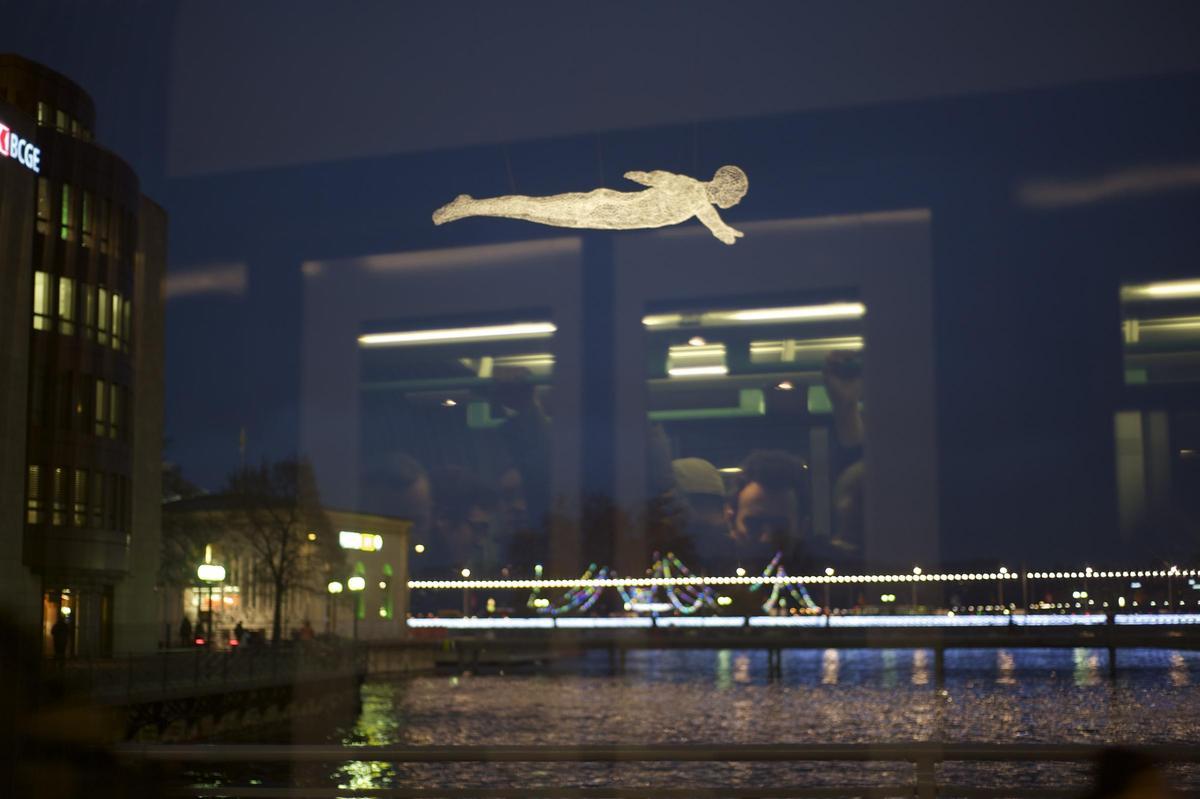 Calle del Cisne, Fuente de la Hispanidad, Delegación de Gobierno , Museo Del Foro y plaza de la Lonja, Les Voyageurs de Cédric Le Borgne (Francia) de Zaragoza Luce