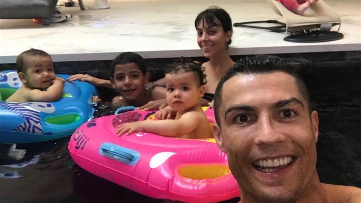 zentauroepp43632665 cristiano familia190409182152