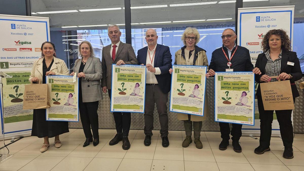 Florentino Vázquez, no centro, con Valentín García (á súa dereita) e Beatriz Caamaño (á súa esquerda).