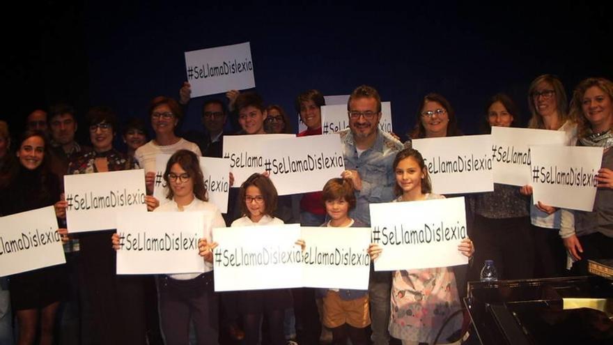 Roque Baños, junto a miembros de Adix de Jumilla.