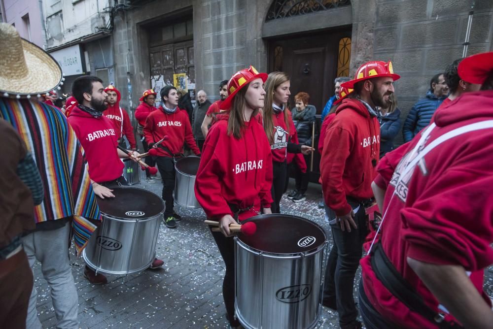 Set mil persones desborden els carrers de Sallent en un Carnaval multitudinari