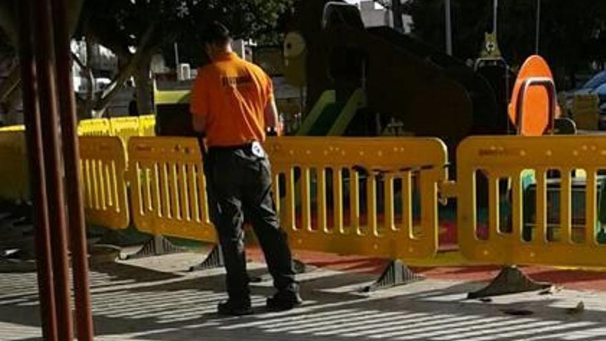 Uno de los vigilantes en un parque.