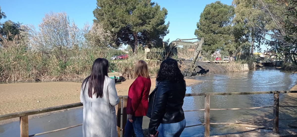 Silvent y Bernabé observan los trabajos