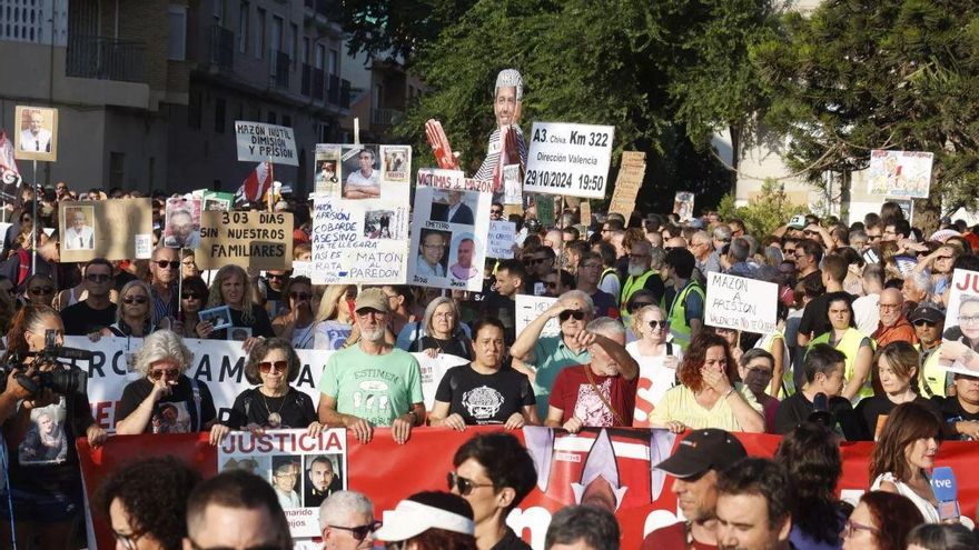 La novena manifestación contra Mazón por la gestión de la dana desde Catarroja, en imágenes