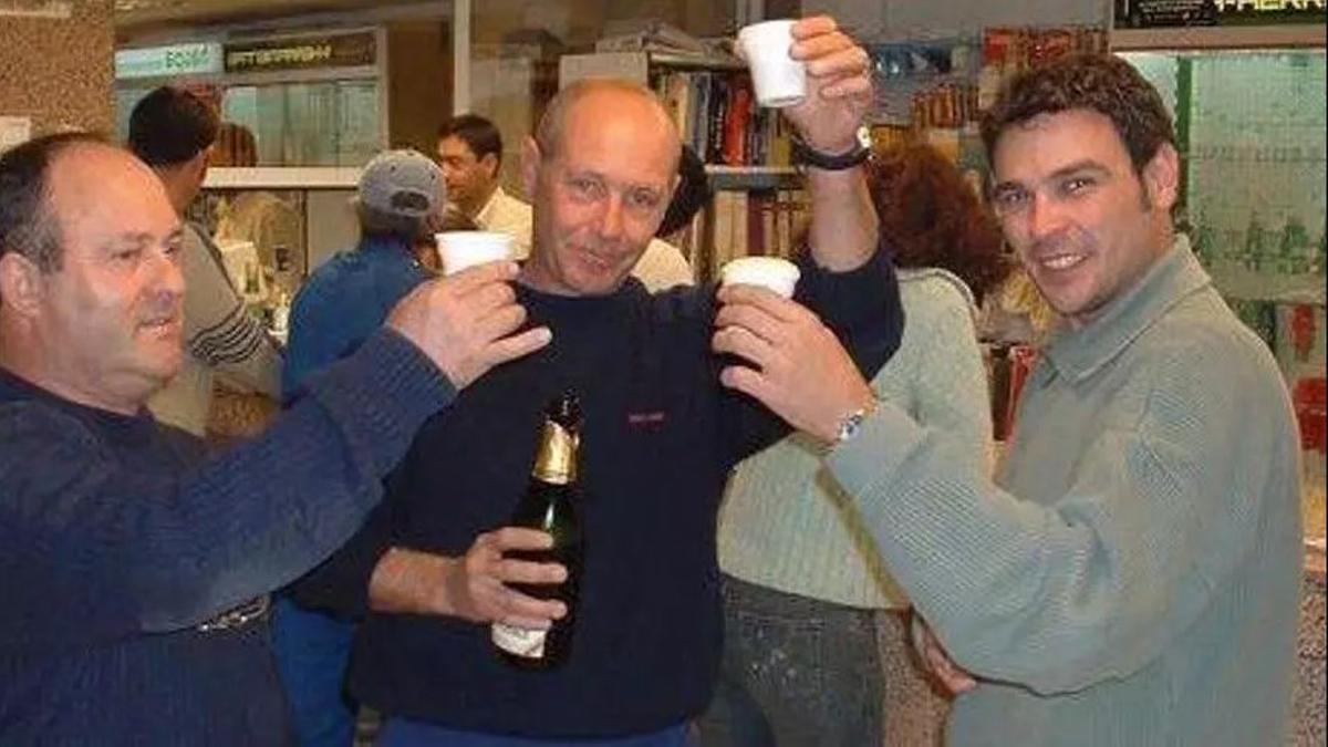 Trabajadores de Dielectro Balear celebran el premio en 2003