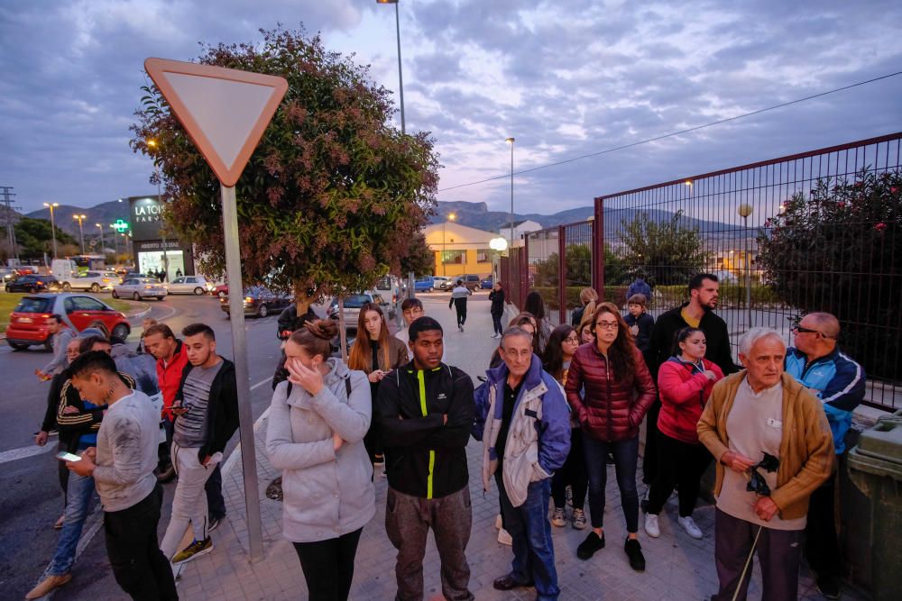 Un hombre dispara 5 veces a su pareja delante de su hijo en un colegio de Elda y se suicida