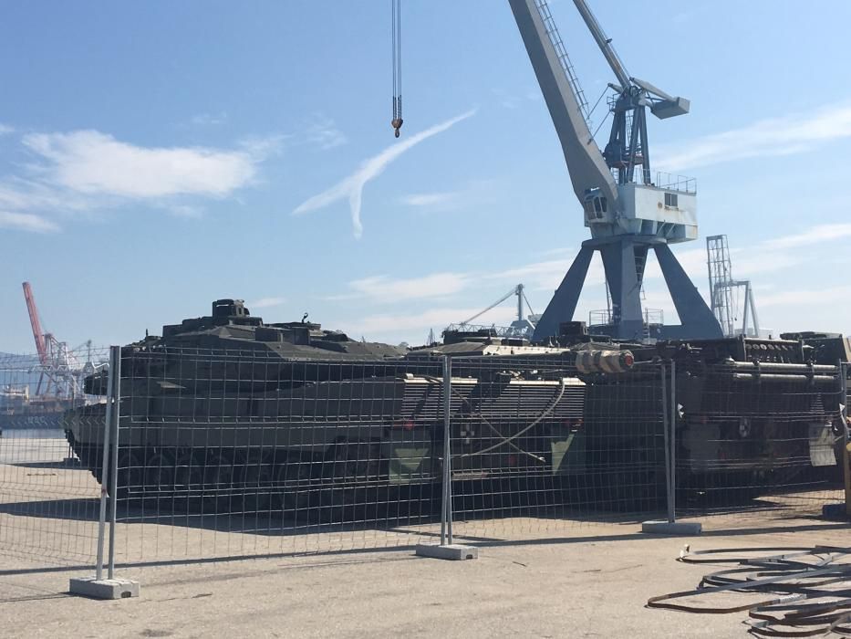 Los tanques del Ejército toman el Puerto de Vigo