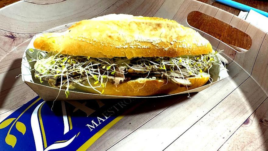 ¿Te atreves con un bocadillo de croquetas? Las creaciones de este local de Las Palmas de Gran Canaria son puro vicio