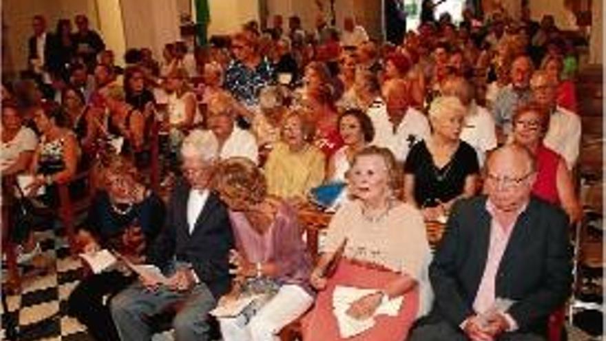 Els assistents al concert de Santa Marta, ahir, a Lloret de Mar.