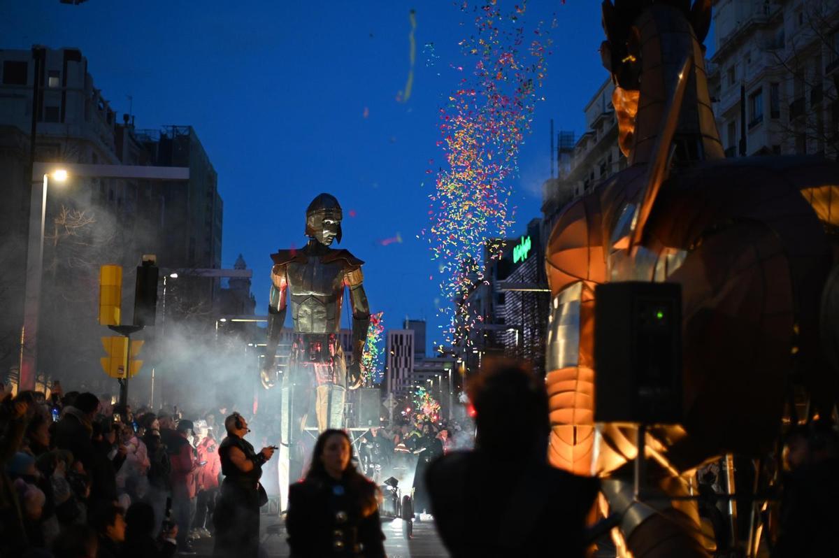 EN IMÁGENES | Espectáculo de teatro de calle de gran formato, 'Aquiles y Quimera'