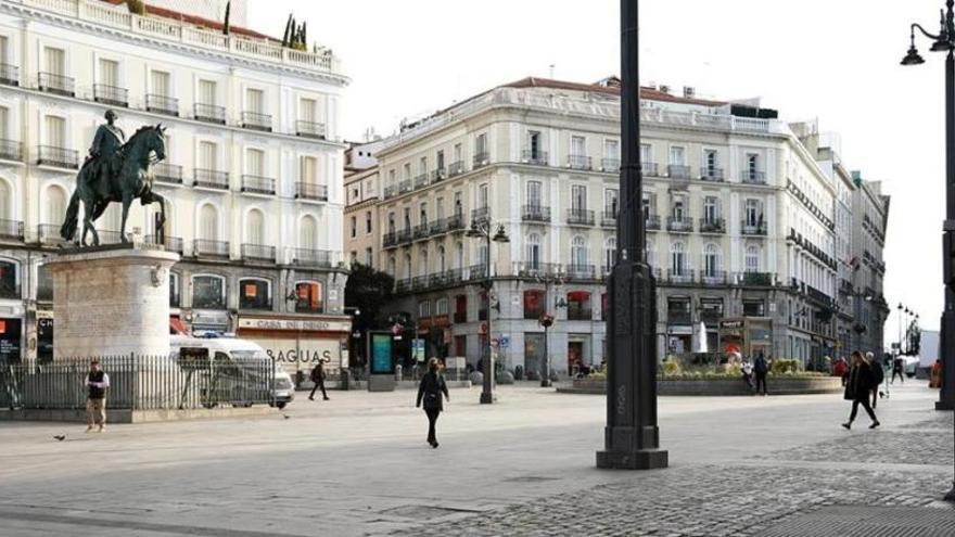 La Puerta del Sol de Madrid, desierta.