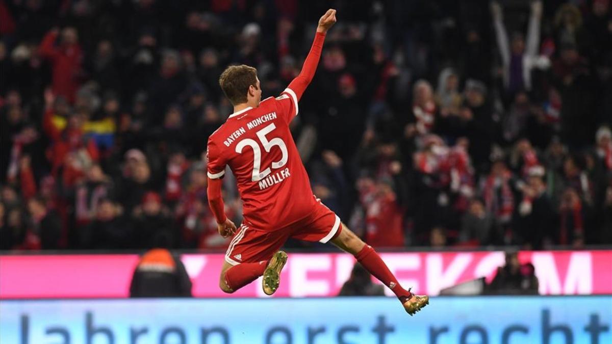 Müller celebra uno de sus dos goles ante el Bremen.