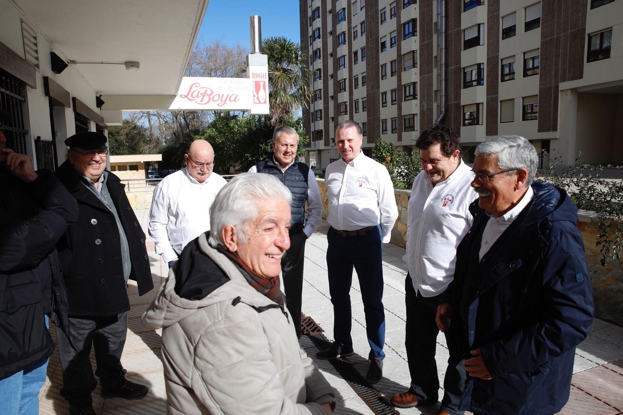 En imágenes: El candidato del PSOE visita la sociedad gastronómica la Boya