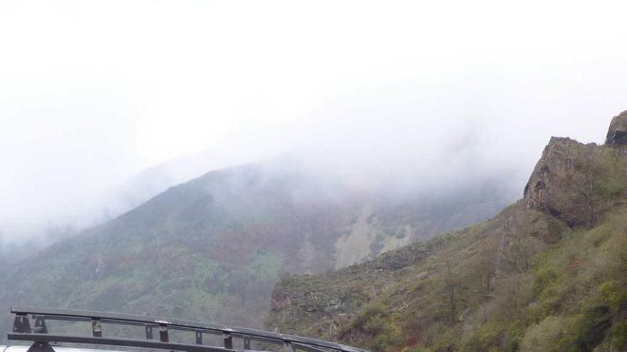 Estado del vehículo accidentado en el Corredor del Narcea.