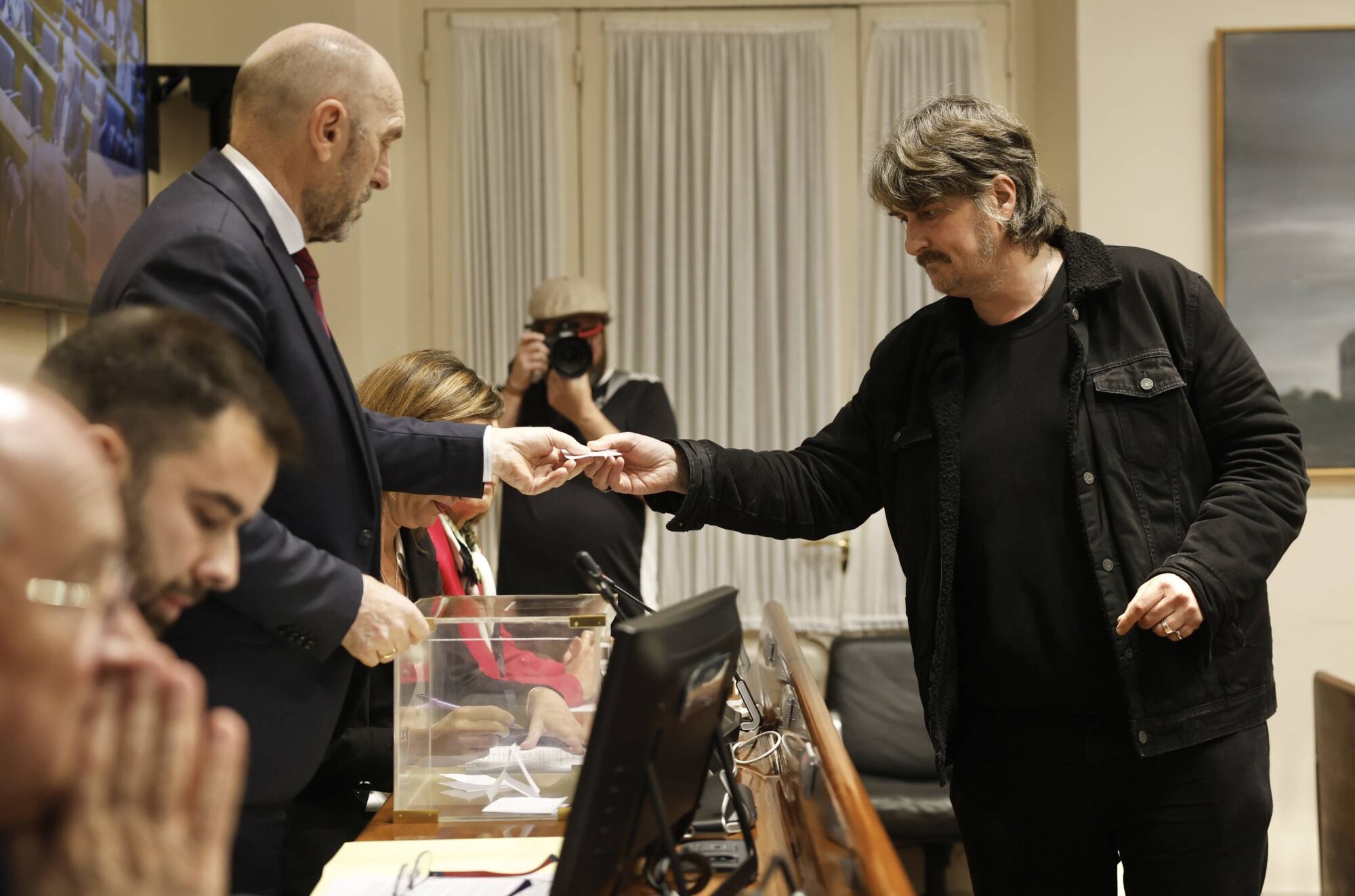 EN IMÁGENES: Así fue la votación para formar la comisión de investigación sobre el accidente minero de Cerredo en  la Junta.