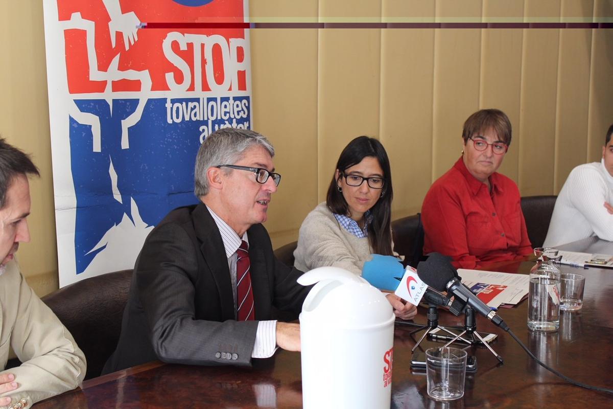 El director general d’Aigües de Barcelona, Ignacio Escudero, i l’alcaldessa de Santa Coloma de Gramenet, Núria Parlon. 